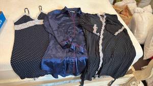 lot 1705 image: Ladies pajamas sizes sm-med