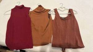 lot 1826 image: Peruvian Connection and other womens tops