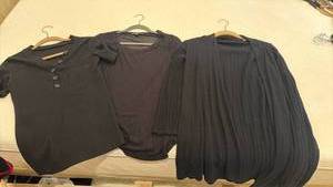 lot 1838 image: Womens tops