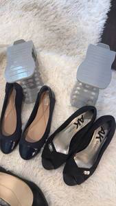 lot 1912 image: Womens shoes size 8-8.5 with organizers