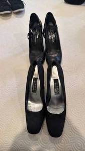 lot 1932 image: Womens shoes size 8-8.5