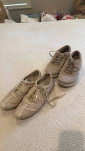 lot 1940 image: Womens shoes size 8-8.5