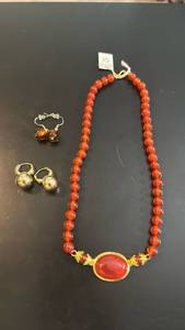 lot 1954 image: Womens jewelry