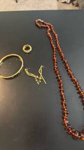 lot 1959 image: Womens jewelry