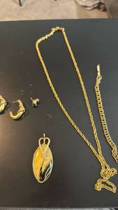 lot 1960 image: Womens jewelry