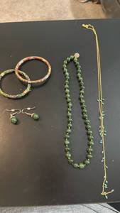 lot 1962 image: Womens jewelry