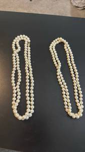 lot 1963 image: Womens jewelry