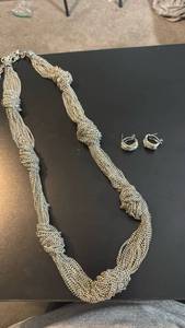 lot 1964 image: Womens jewelry