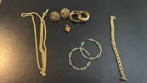 lot 1967 image: Womens jewelry and cufflinks