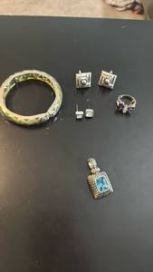 lot 1975 image: Womens jewelry and cufflinks