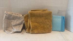 lot 1987 image: Mixed Bath Towels, Pet Mat, & Bath Floor Mat