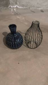 lot 2011 image: 2 vases located in basement
