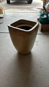 lot 3006 image: Large Glazed Ceramic Planter