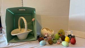 lot 3102 image: Easter Holiday Decoration Collection