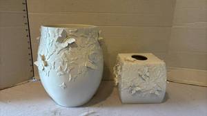 lot 3108 image: Bathroom wastebasket and Tissue holder