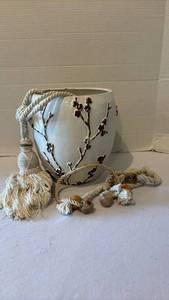 lot 3110 image: Vase with rope and tassel accents - has crack