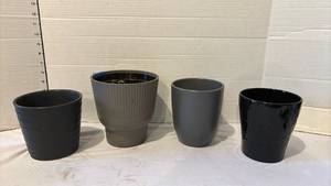 lot 3125 image: Set of 4 Planter Pots in Dark and Gray Tones