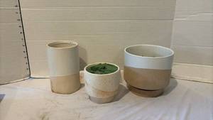 lot 3126 image: Set of 3 Two-Tone Ceramic Planters