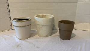 lot 3127 image: Set of 3 Decorative Planter Pots