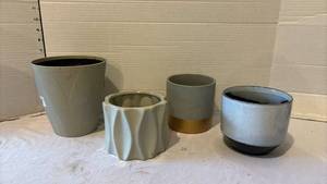 lot 3128 image: Set of 4 Modern Decorative Planters