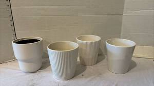 lot 3129 image: Set of 4 White  Planter Pots