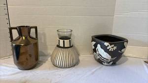 lot 3135 image: Set of 3 Decorative Ceramic Vases and Planter