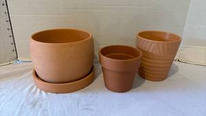 lot 3136 image: Terracotta Clay Planter Pots Set of 3