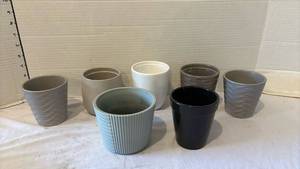 lot 3138 image: Set of 7 Small Ceramic Plant Pots