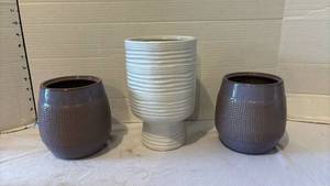 lot 3141 image: Set of 3 Ceramic Decorative Planters