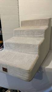 lot 3148 image: 4-Step Pet Stairs with Removable Cover
