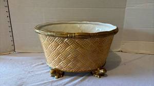 lot 3151 image: Ceramic Basket Weave Footed Planter Bowl