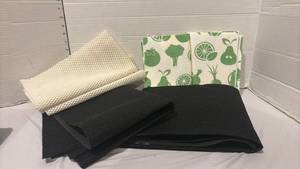lot 3205 image: Kitchen Liner and Drawer Mat