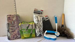 lot 3221 image: Home Cleaning Supplies Bundle