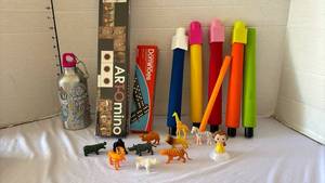 lot 3229 image: Kids Toy & Game Bundle �� ARTomino, Dominoes, Animal Figures, Markers & More
