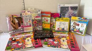 lot 3233 image: Kids Art & Craft Supply Bundle