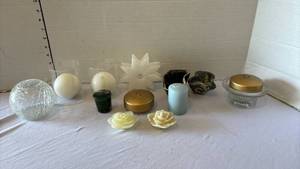 lot 3306 image: Decorative Candle and Candle Holder Lot