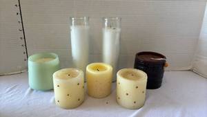 lot 3308 image: Assorted Decorative Candle Collection
