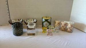 lot 3315 image: Candle and Home Decor