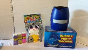 lot 3344 image: Toysmith Bubble Party Machine with Zing Glove-A-Bubbles Cat Set and Bubble Solution