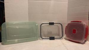lot 3437 image: Plastic Food Storage Containers