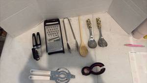 lot 3440 image: Mixed Kitchen Utensils