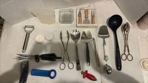 lot 3450 image: Mixed Kitchen Utensil Lot
