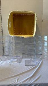 lot 3461 image: Basket with organizers