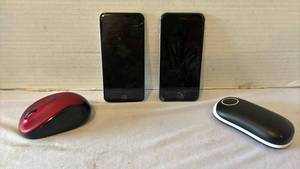 lot 3462 image: Apple iPhone Lot with Wireless Mouse and Portable Device