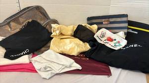 lot 3464 image: Miscellaneous reusable bags, etc.