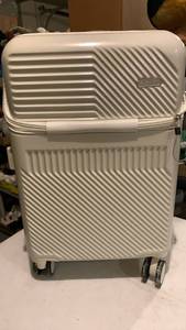 lot 3610 image: Fashion hard sided 360 rolling carry on luggage 22X14