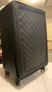 lot 3613 image: Soft sided 360 rolling luggage 17X27