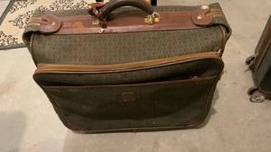 lot 3616 image: Garment bag 19X22