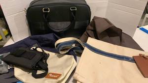 lot 3617 image: Narwey canvas Duffle bag, accessory bag and reusable bags
