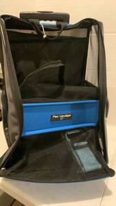 lot 3619 image: Pet Voyage Rolling Pet Carrier Backpack 19X13